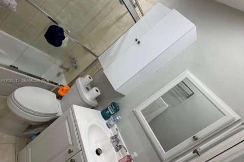 Condo in Miami, Florida, 2 bedrooms № 2189048 - photo 13