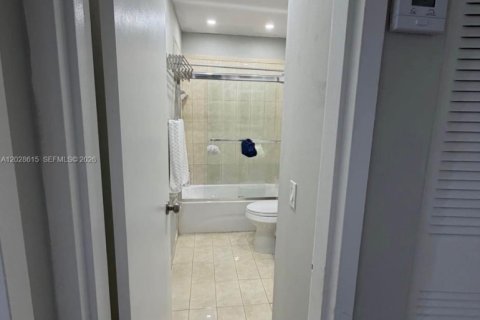 Condo in Miami, Florida, 2 bedrooms № 2189048 - photo 14