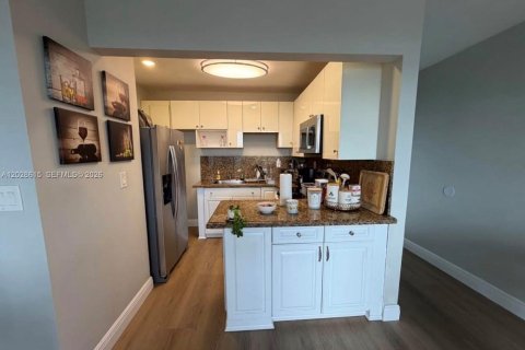 Condo in Miami, Florida, 2 bedrooms № 2189048 - photo 7