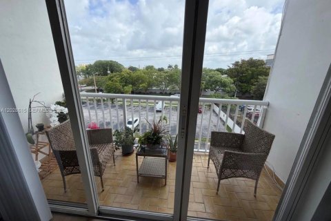Condo in Miami, Florida, 2 bedrooms № 2189048 - photo 5
