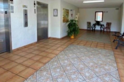 Condo in Miami, Florida, 2 bedrooms № 2189048 - photo 3