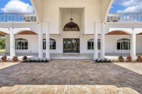 House in Southwest Ranches, Florida 8 bedrooms, 740.06 sq.m. № 1756677 - photo 3