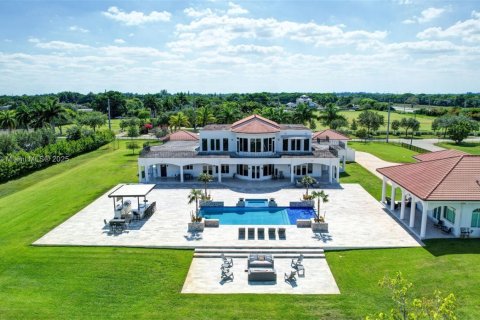 House in Southwest Ranches, Florida 8 bedrooms, 740.06 sq.m. № 1756677 - photo 6