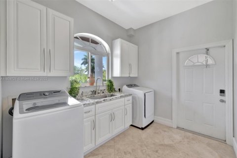House in Southwest Ranches, Florida 8 bedrooms, 740.06 sq.m. № 1756677 - photo 21