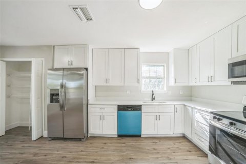 House in Okeechobee, Florida 4 bedrooms, 190.36 sq.m. № 1770897 - photo 8