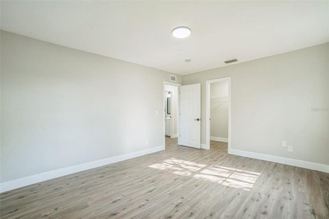 House in Okeechobee, Florida 4 bedrooms, 190.36 sq.m. № 1770897 - photo 21