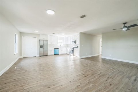 House in Okeechobee, Florida 4 bedrooms, 190.36 sq.m. № 1770897 - photo 4
