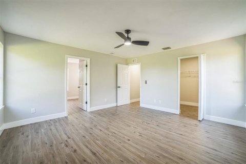 House in Okeechobee, Florida 4 bedrooms, 190.36 sq.m. № 1770897 - photo 19