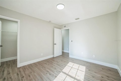House in Okeechobee, Florida 4 bedrooms, 190.36 sq.m. № 1770897 - photo 13