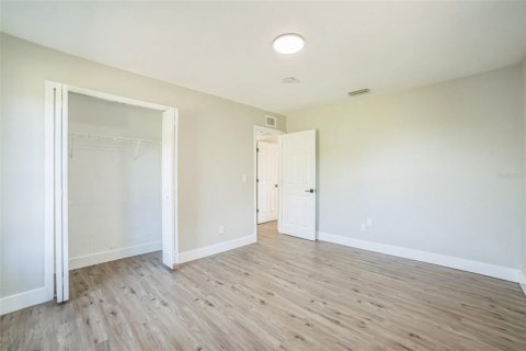House in Okeechobee, Florida 4 bedrooms, 190.36 sq.m. № 1770897 - photo 23