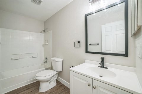 House in Okeechobee, Florida 4 bedrooms, 190.36 sq.m. № 1770897 - photo 18