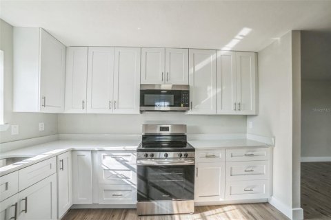 House in Okeechobee, Florida 4 bedrooms, 190.36 sq.m. № 1770897 - photo 10