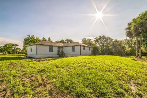 House in Okeechobee, Florida 4 bedrooms, 190.36 sq.m. № 1770897 - photo 26