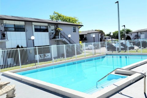 Copropriété à louer à Miami, Floride: 2 chambres, 79.52 m2 № 2033240 - photo 24