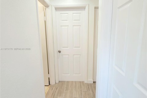 Copropriété à louer à Miami, Floride: 2 chambres, 79.52 m2 № 2033240 - photo 12