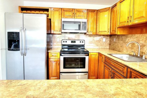 Condo in Miami, Florida, 2 bedrooms  № 2033240