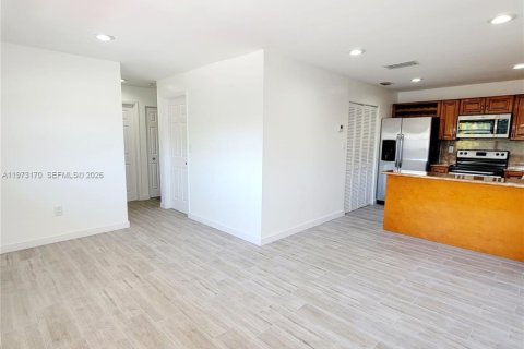 Copropriété à louer à Miami, Floride: 2 chambres, 79.52 m2 № 2033240 - photo 10