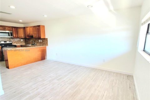 Copropriété à louer à Miami, Floride: 2 chambres, 79.52 m2 № 2033240 - photo 5
