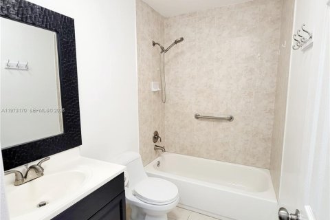 Copropriété à louer à Miami, Floride: 2 chambres, 79.52 m2 № 2033240 - photo 11