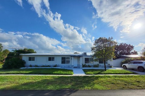 House in Fort Lauderdale, Florida 6 bedrooms, 170.48 sq.m. № 1962668 - photo 13