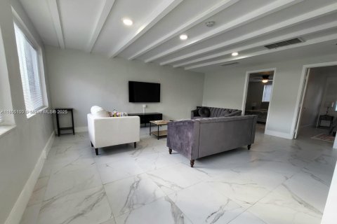 House in Fort Lauderdale, Florida 6 bedrooms, 170.48 sq.m. № 1962668 - photo 4