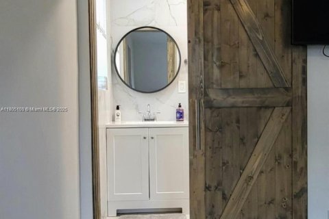 House in Fort Lauderdale, Florida 6 bedrooms, 170.48 sq.m. № 1962668 - photo 7