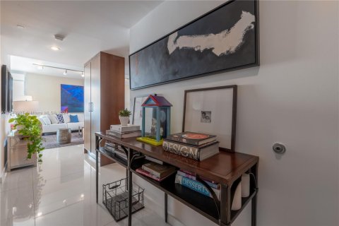 Condominio en venta en North Bay Village, Florida, 3 dormitorios, 177.44 m2 № 1860787 - foto 1