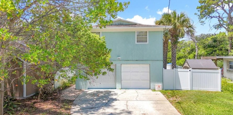 House in Saint Petersburg, Florida 4 bedrooms, 156.08 sq.m. № 1877386