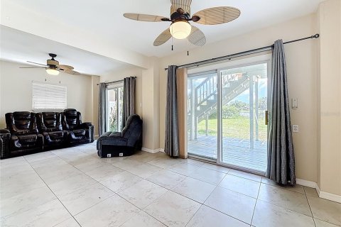 House in Saint Petersburg, Florida 4 bedrooms, 156.08 sq.m. № 1877386 - photo 11
