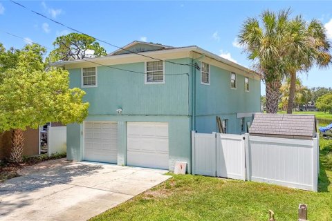 House in Saint Petersburg, Florida 4 bedrooms, 156.08 sq.m. № 1877386 - photo 2