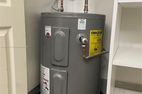 Copropriété à vendre à Miami, Floride: 2 chambres, 71.53 m2 № 1949731 - photo 12