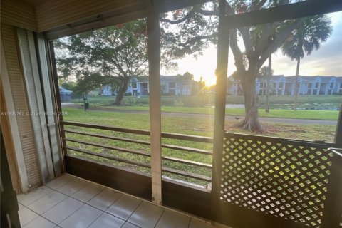 Copropriété à vendre à Miami, Floride: 2 chambres, 71.53 m2 № 1949731 - photo 14