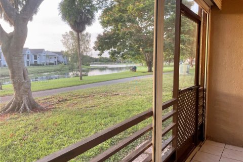 Copropriété à vendre à Miami, Floride: 2 chambres, 71.53 m2 № 1949731 - photo 16