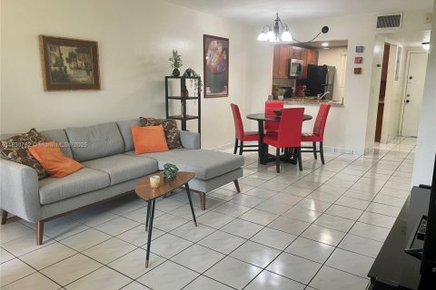 Copropriété à vendre à Miami, Floride: 2 chambres, 71.53 m2 № 1949731 - photo 1