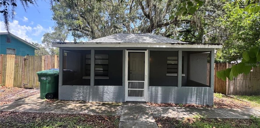 House in Tampa, Florida 3 bedrooms, 92.9 sq.m. № 1834974