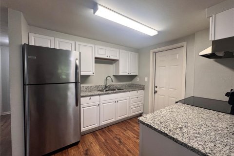 House in Tampa, Florida 3 bedrooms, 92.9 sq.m. № 1834974 - photo 14