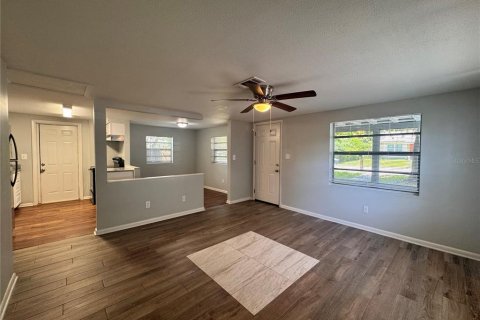 House in Tampa, Florida 3 bedrooms, 92.9 sq.m. № 1834974 - photo 11