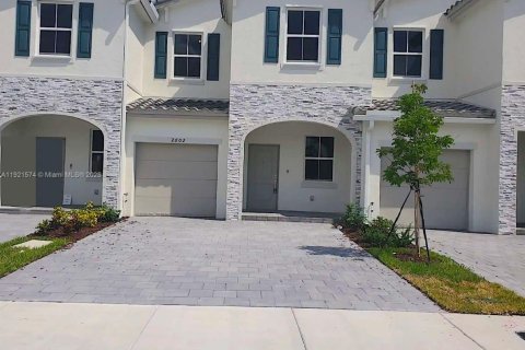 Adosado en venta en Homestead, Florida, 3 dormitorios, 157.47 m2 № 1975548 - foto 1