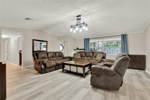 House in Apopka, Florida 4 bedrooms, 223.99 sq.m. № 1847508 - photo 6
