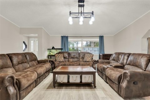 House in Apopka, Florida 4 bedrooms, 223.99 sq.m. № 1847508 - photo 5