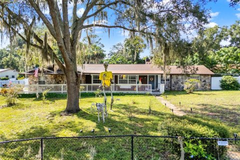 House in Apopka, Florida 4 bedrooms, 223.99 sq.m. № 1847508 - photo 1
