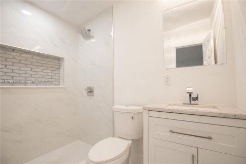 House in Fort Lauderdale, Florida 3 bedrooms, 85.28 sq.m. № 1920636 - photo 14