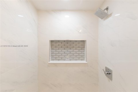 House in Fort Lauderdale, Florida 3 bedrooms, 85.28 sq.m. № 1920636 - photo 15