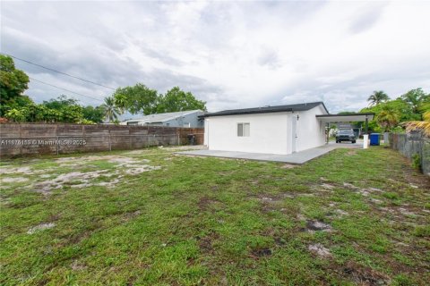 House in Fort Lauderdale, Florida 3 bedrooms, 85.28 sq.m. № 1920636 - photo 23