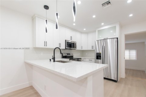 House in Fort Lauderdale, Florida 3 bedrooms, 85.28 sq.m. № 1920636 - photo 9