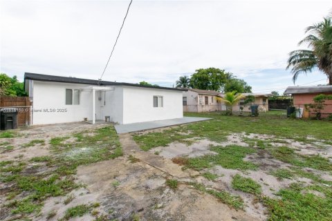 House in Fort Lauderdale, Florida 3 bedrooms, 85.28 sq.m. № 1920636 - photo 21