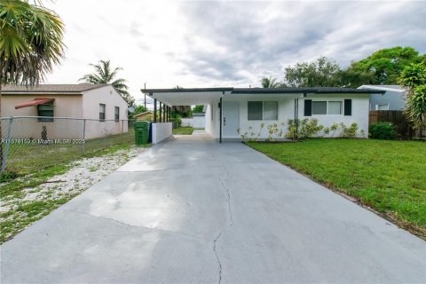 House in Fort Lauderdale, Florida 3 bedrooms, 85.28 sq.m. № 1920636 - photo 2