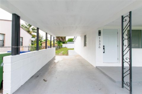 House in Fort Lauderdale, Florida 3 bedrooms, 85.28 sq.m. № 1920636 - photo 3