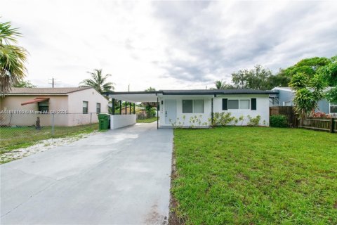 House in Fort Lauderdale, Florida 3 bedrooms, 85.28 sq.m. № 1920636 - photo 1