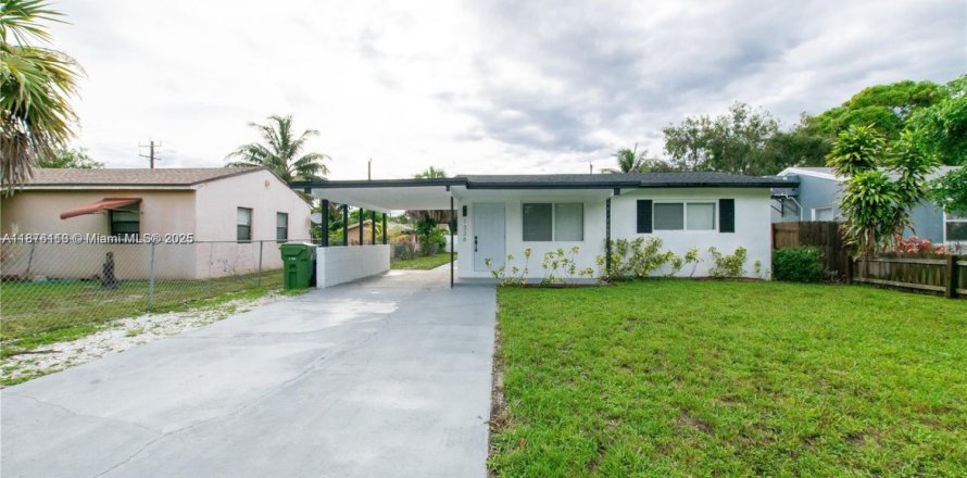 House in Fort Lauderdale, Florida 3 bedrooms, 85.28 sq.m. № 1920636
